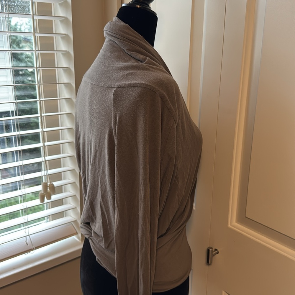 ARITZIA Community Wrapped Bamboo Top - Picture 4 of 11